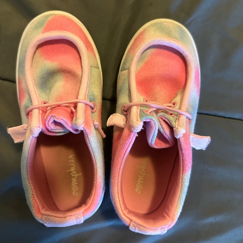 Shoes - Picture 3 of 4